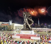 북한, 전승절 맞아 청년학생들 경축무도회 및 축포야회 진행