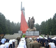 北 전승절 71주년 기념…각지 열사동상·열사릉·추모탑서 추모