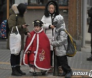 중국, 불임치료 의료보험 혜택 확대…출산율 제고 안간힘