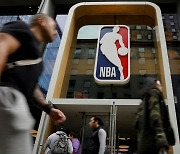 중계권 아마존으로 넘어가자… 워너브라더스, NBA 상대 소송