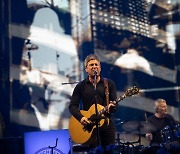 [Herald Review] Noel Gallagher rocks Korean music fans across generations