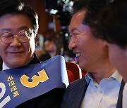 Lee Jae-myung closer to second term as DP chief after primary victories