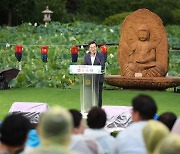 봉선사 연꽃축제 참여한 김동연…“불교의 화쟁 정신이 살기 좋은 세상 만드는데 힘 모았으면”