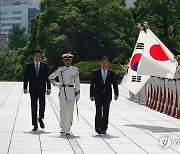 도쿄서 한일 국방장관 의장대 사열