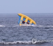 속초해변서 즐기는 수상레저