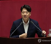 무제한토론 이어가는 개혁신당 이준석 의원