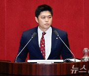 김용태, 필리버스터 역대 최장 시간 경신…'12시간47분' 넘었다