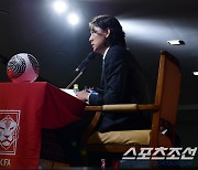 [포토] 취임식에서 사죄 먼저하는 홍명보 감독