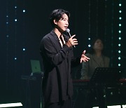 이승기, 20주년 팬미팅 성공…"초심으로 돌아간, 7300+"