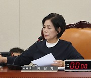 최민희 과방위원장 '전체주의 발언' 사과…박충권 "사과 받아들이겠다"