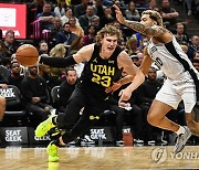 [NBA] GSW-유타, 계속되는 트레이드 난항…"포지엠스키 아니면 협상은 없다"