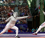 Underdog Choi Se-bin wins Korean-on-Korean sabre match to reach semifinals