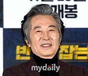 "성관계 표현 삭제" 백윤식, 30세연하 前연인 에세이 소송 승소