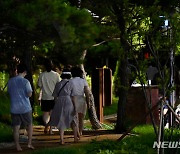 여름밤 푸른길공원 찾은 시민들