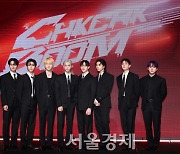 스트레이 키즈·BTS 지민, 美 '빌보드 200' 1·2위 석권···"K팝 앨범 최초"