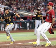 날쌘돌이 배지환, 연장서 번트 안타…MLB 복귀 후 첫 안타