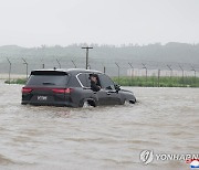 김정은, 신의주·의주군 수해 현장 방문 지휘