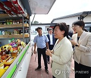 송미령 장관, '가가호호 농촌 이동장터' 현장 방문