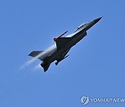 F-16 128대 필요하다더니…"우크라 조종가능 인력 6명"