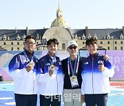 [포토]정의선 회장 “남자양궁 단체 금메달 3연패 축하합니다”