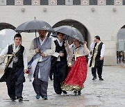 [오늘의 날씨] 경기(30일, 화)…낮 최고 32도, 곳곳 소나기