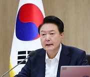 尹 대통령 “원전 산업, 정권 성격에 영향 받지 않아야... 특별법 제정 필요”