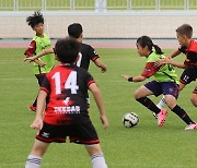 [포토] 국경을 초월한 '축구우정'