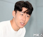 인사하는 손흥민 [MK포토]