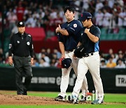 [MD포토] 최이준 '어깨부상, 괜찮을까'