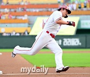 [MD포토] 최정 '1루에서 홈까지 거침없는 질주'