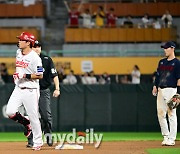 [MD포토] 한유섬 '잘가요 롯데'