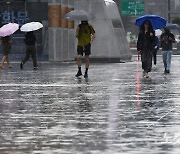 올여름 장마 사실상 종료…당분간 33도 웃도는 '찜통더위' 기승