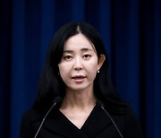 현안 브리핑 하는 정혜전 대통령실 대변인