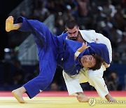 이준환, 조지아의 타토 그리갈라쉬빌리와 준결승