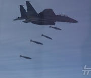 실무장 폭격 훈련 나선 F-15K 전투기…'GBU-31 공대지 폭탄 투하'