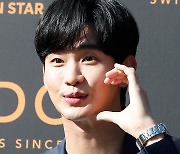 김수현, 원래 귀엽게 태어난걸 어떡해