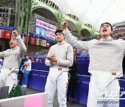 [포토] 대한민국 남자 펜싱, 캐나다와 프랑스 꺾고 결승 진출