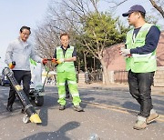 영등포구 ‘친환경 노면청소기’로 도시청결 더하다