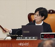 [기고] '자폭' 수준의 망언…최민희, 의원직 사퇴해야