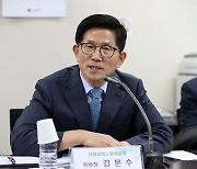 [속보]尹, 고용부 장관 후보자에 김문수 경사노위 위원장 지명