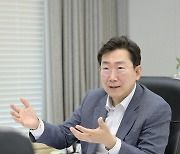 "강원형 반도체 생태계 구축… 삼성 같은 대기업 유치할것"[로컬 포커스 자치단체장을 만나다]