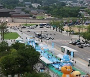 Gwanghwamun Square in Seoul transformed into summer retreat to have fun in water and learn history