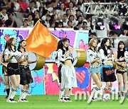 [MD포토] 축구장에 뜬 트와이스