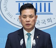 ‘돈봉투 의혹’ 박영순 전 의원 결국 검찰 조사