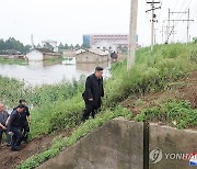 신의주시에 도착한 김정은