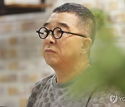 음악 듣는 김수철