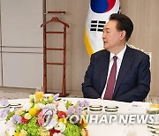 [속보] 尹대통령 "당직 인선 마무리되면 관저 만찬" 한동훈에 제안