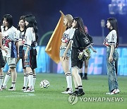 축하 공연 나선 트와이스