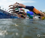 [올림픽] 말 많은 센강 헤엄친 선수들 "문제없겠지…조직위 믿어"