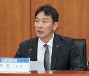 이복현 "부실 우려 PF 사업장, 재구조화 계획 진행토록 철저히 점검"